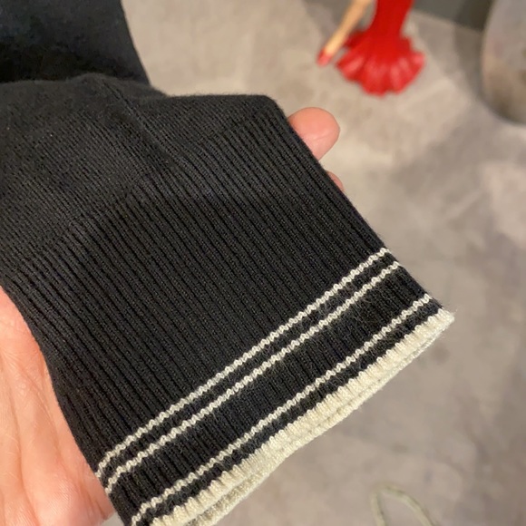 NWOT Guess Zip Up Logo Hoodie - Picture 4 of 8